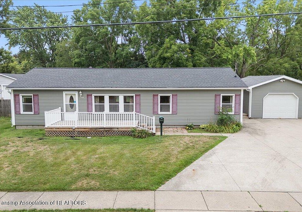 1st image of 823 Pleasant St