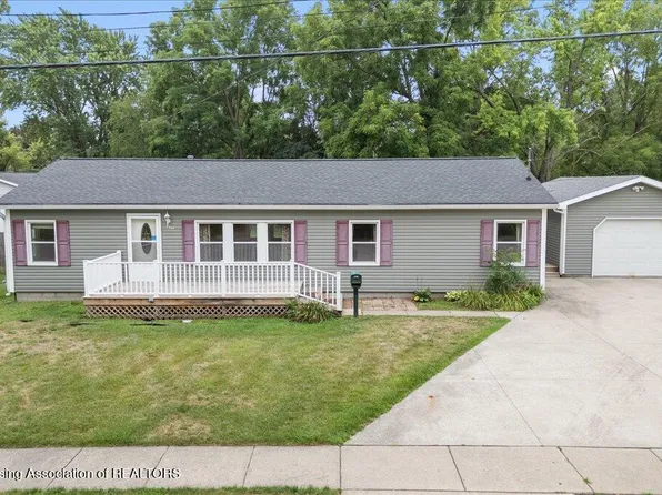 823 Pleasant St, Grand Ledge, MI 48837