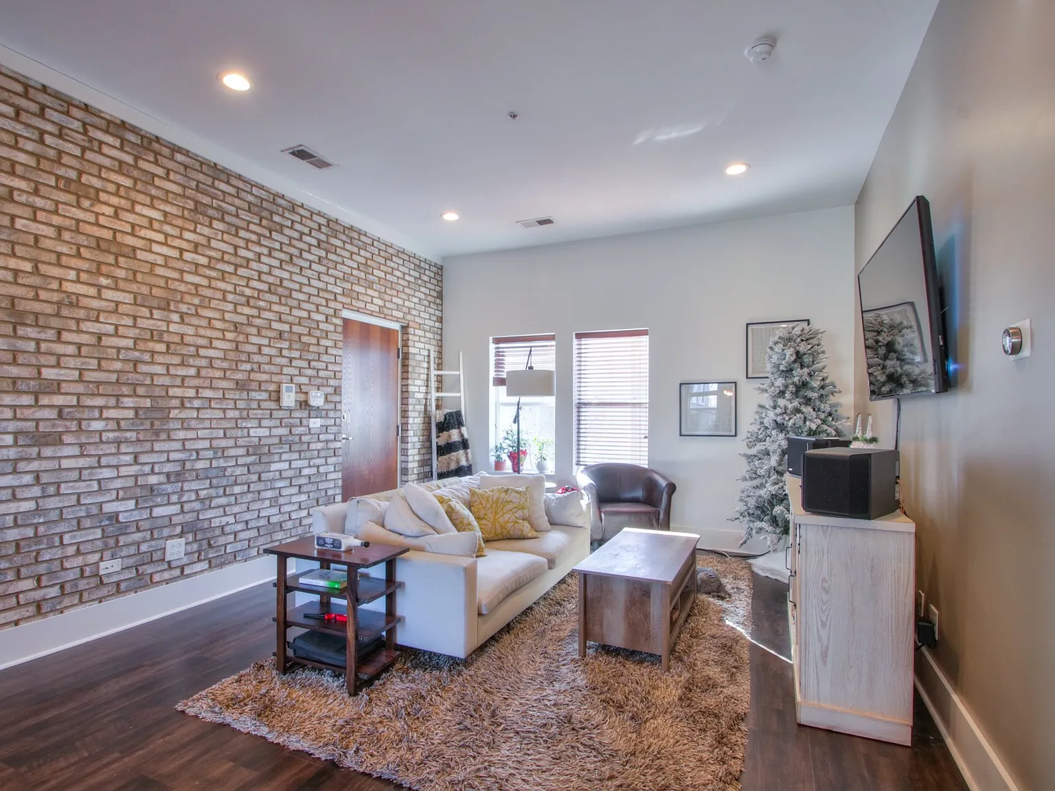 2 bed, 2.0 bath, 1224 sqft, $2,495 — Photo 3