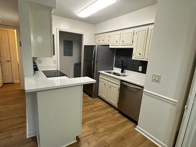 2905 Burch Ave #8 — Photo 7