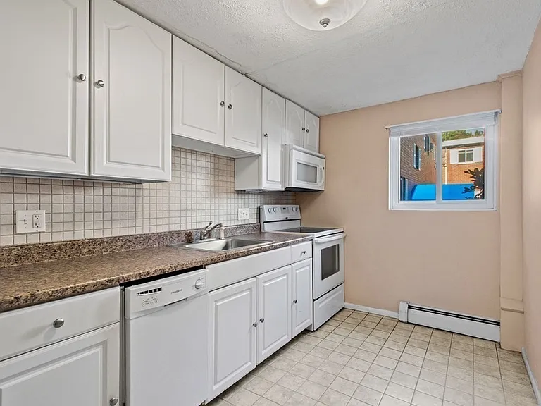 131 Creek St #5 — Photo 7