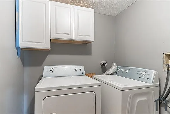 2305 Greenwood Dr — Photo 8