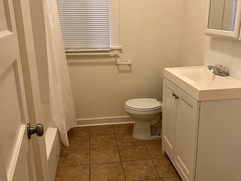 949 Everett St #18 — Photo 9