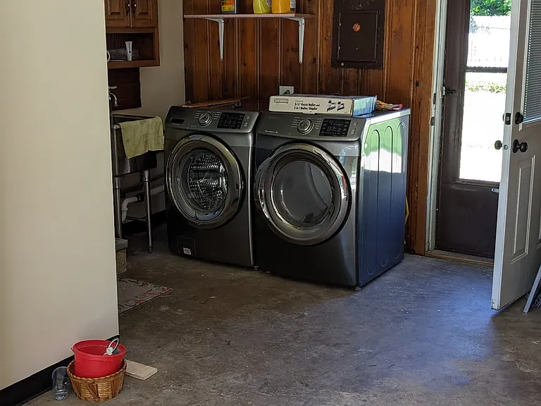 10606 Oak Park Ave — Photo 9