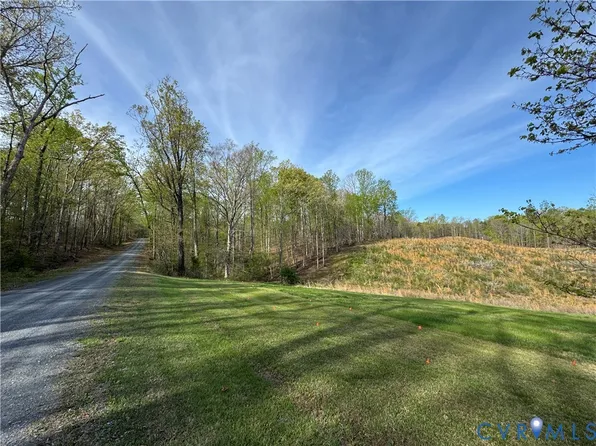 3 Crump Rd, Columbia, VA 23038