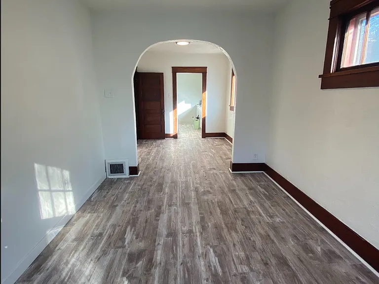923 W Clark St #923 — Photo 9