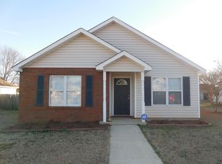 305 Chadwyck Cir, Bonaire, GA