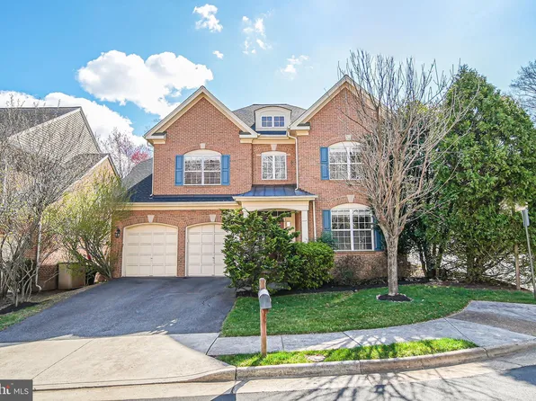 2185 Sandburg St, Dunn Loring, VA 22027