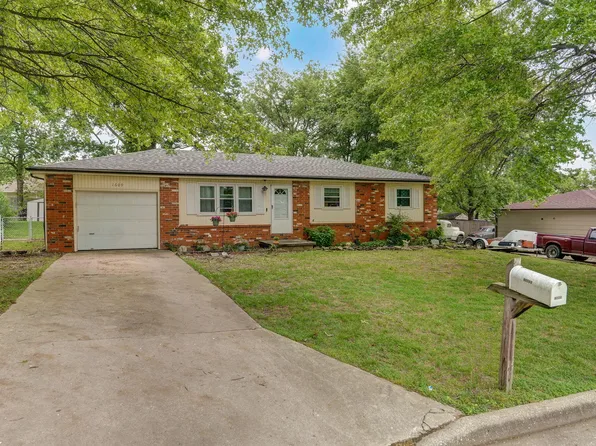 1609 E Kentwood Street, Republic, MO 65738