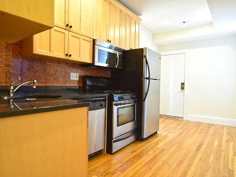 61 Thatcher St #32 — Photo 2