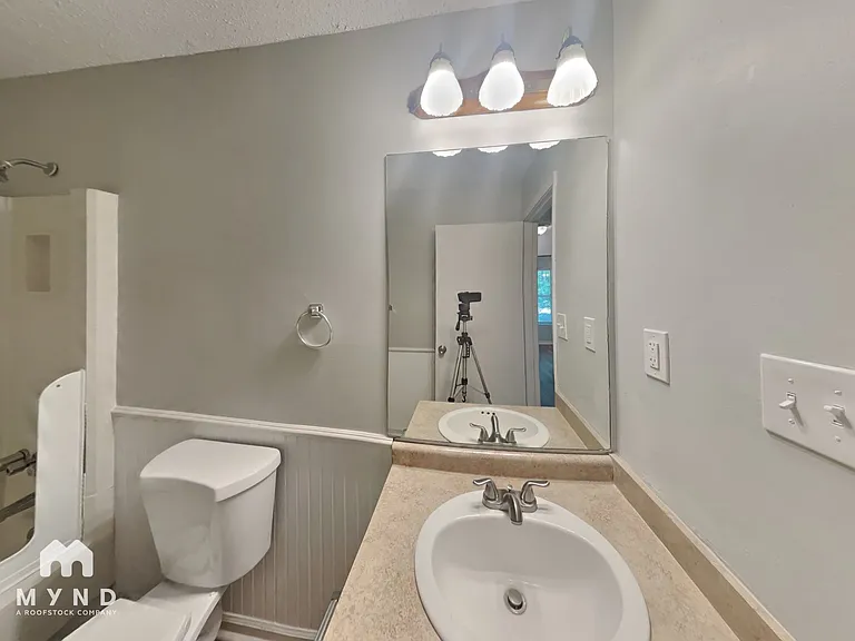 5910 Honeysuckle Cir — Photo 17