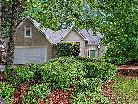 5th image of 393 Victoria Ln