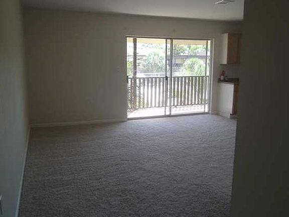 3rd image of 402 Marshall Ct NW Unit 6