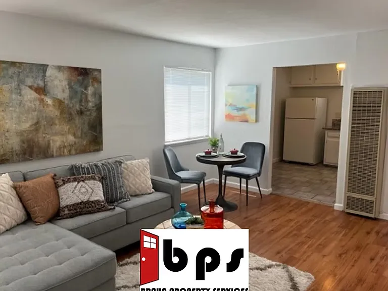 3100 Howe Ave #B-1 — Photo 2