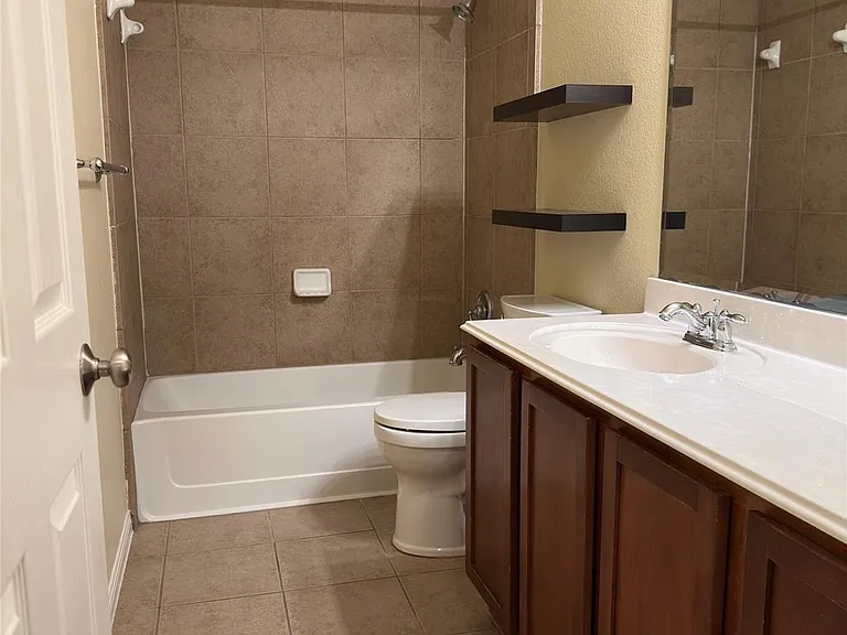 15008 Fernhill Dr — Photo 22