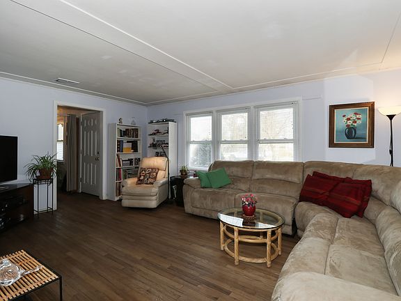 3rd image of 59 Burt Ave
