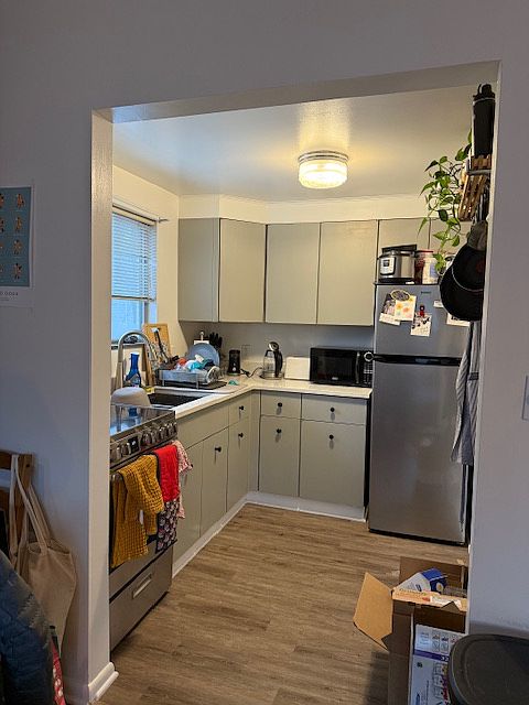 1st image of 220 W Mosley St #1