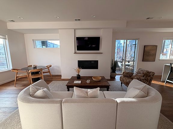 2nd image of 1718 Irving St Unit 1