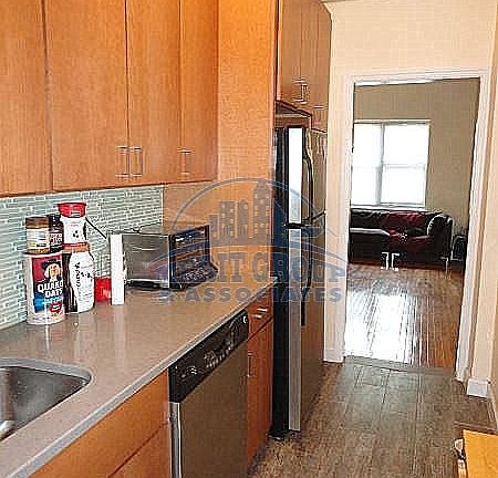 4th image of 39-20 52nd St