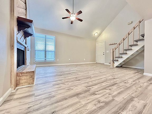 5th image of 13817 Fairhill Ave