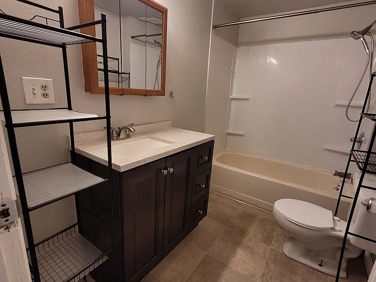 548 2nd St #1 — Photo 3