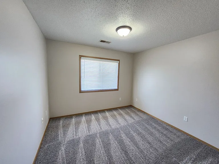 Prairie Gardens Apartments — Photo 30