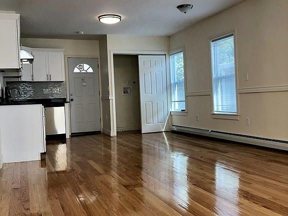 5th image of 114 Hall Pl #0