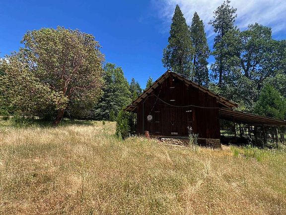 5th image of 812 Seiad Oaks Rd