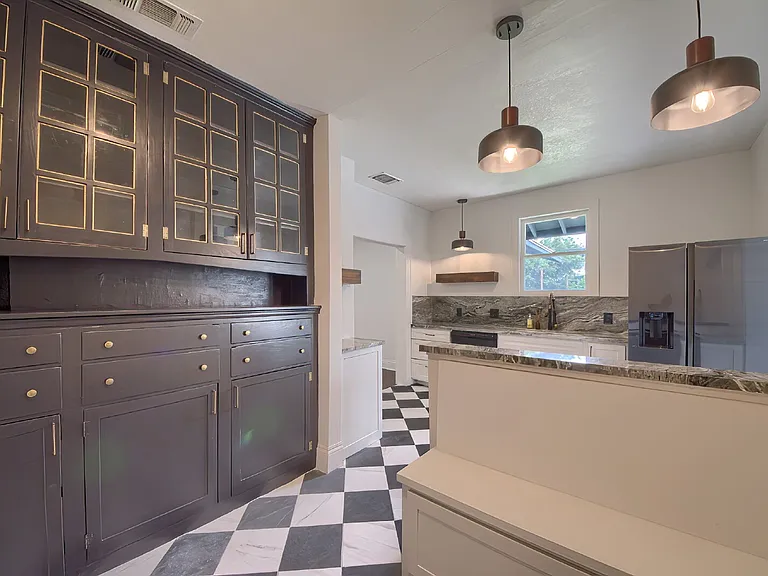 518 Queen Anne Ct — Photo 14