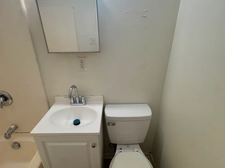 202 E Belden Ave #8 — Photo 11