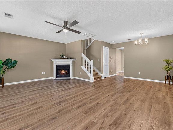 2nd image of 7941 Shadow Oak Dr