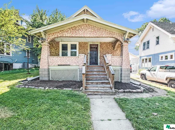 6916 Florence Blvd, Omaha, NE 68112