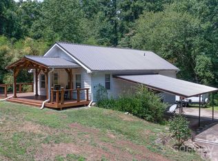 75 View St, Columbus, NC 28722