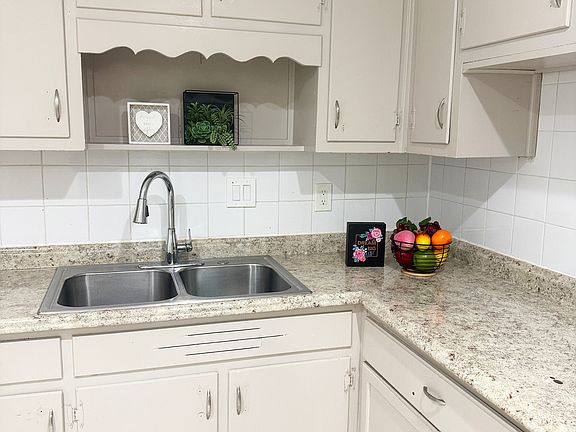 5th image of 6544 Bussell Way
