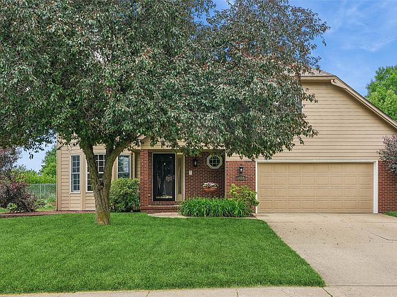2nd image of 1014 NE Trilein Dr