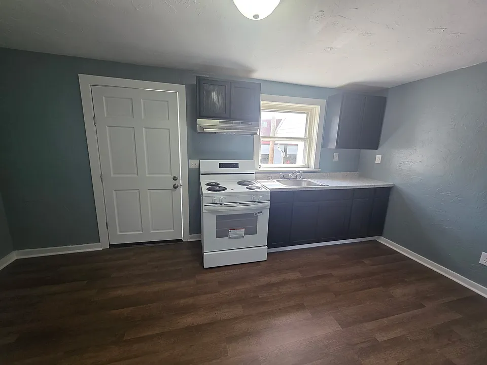 504 Broadway #2