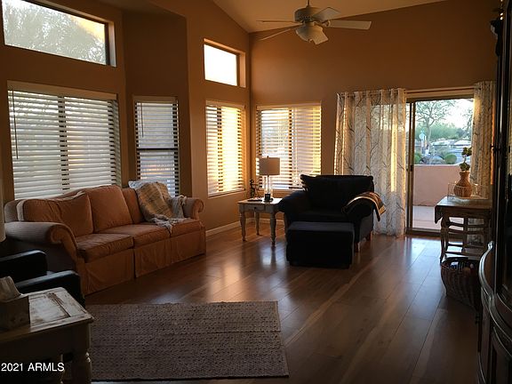 3rd image of 1559 E Laurel Dr
