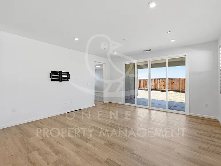 1078 Camomile Dr — Photo 4