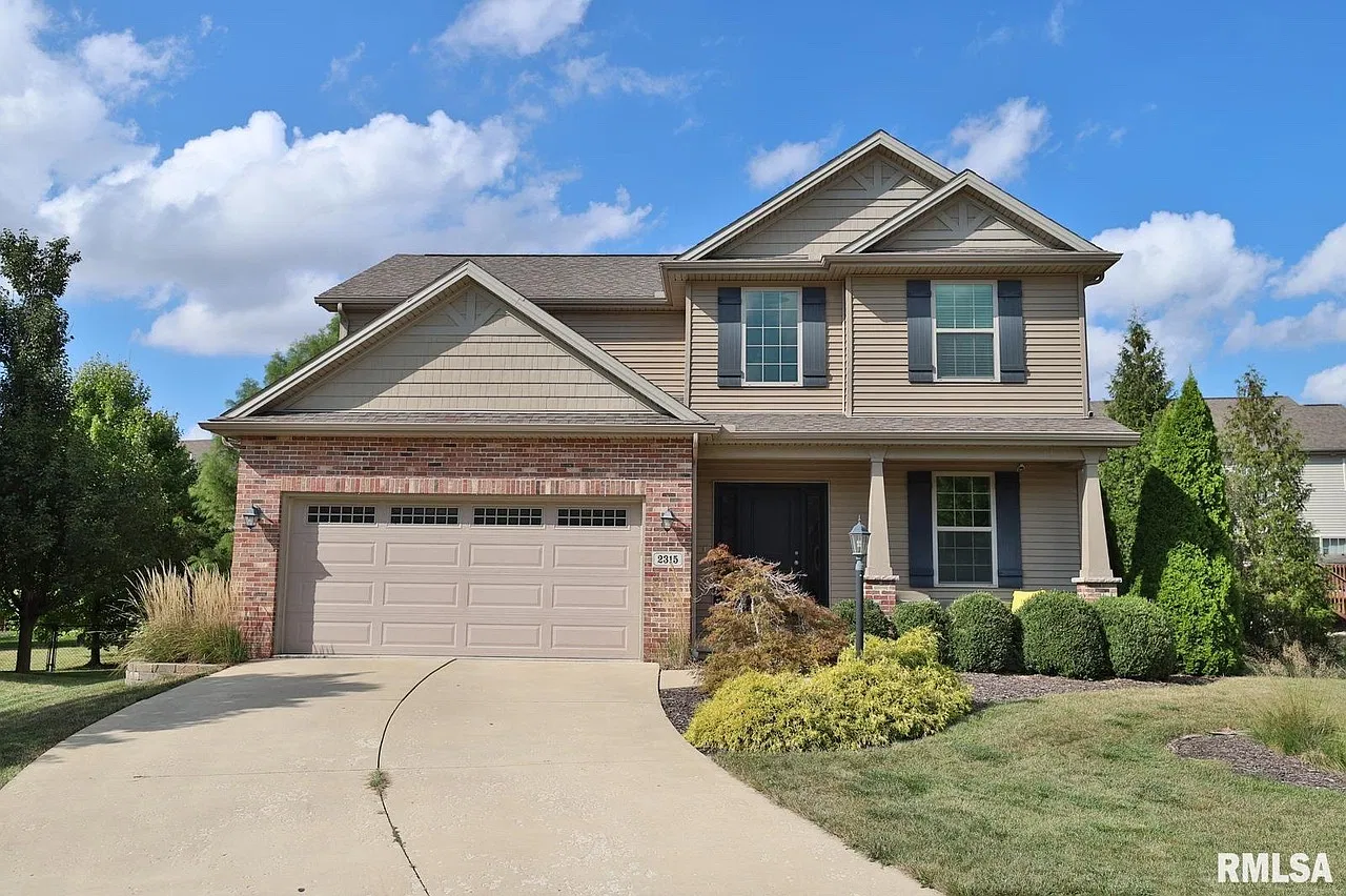 4 bed, 3.5 bath, 2728 sqft, $3,200 — Photo 1