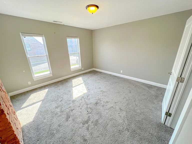 137.5 Avondale Ave — Photo 23