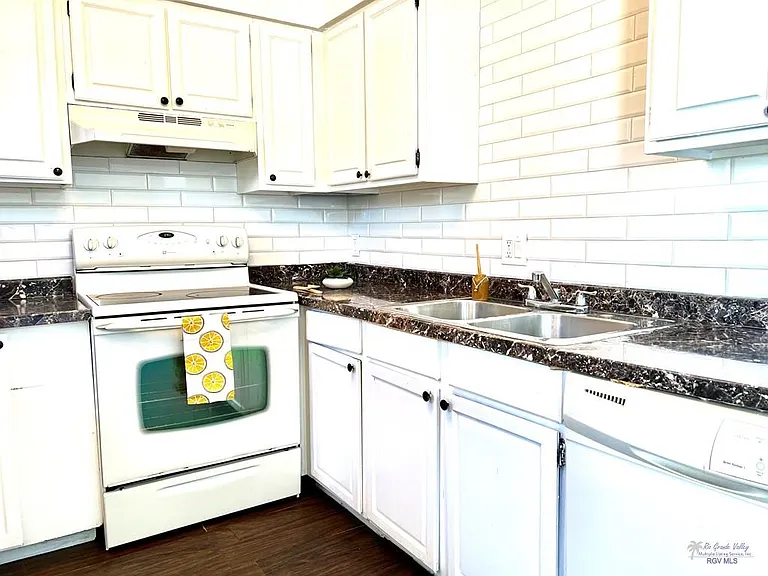 3908 Las Palmas Cir — Photo 9