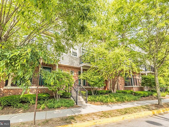2nd image of 206 Green St #7