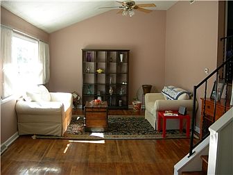 LR w/ vaulted ceiling & hrdwds