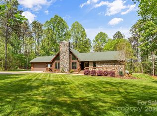 123 Lucy Ln, Statesville, NC 28625