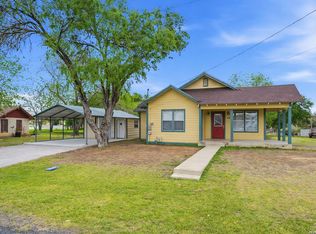 604 Schneider, Poth, TX 78147