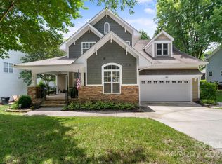 1060 Hunters Run Dr, Tega Cay, SC 29708