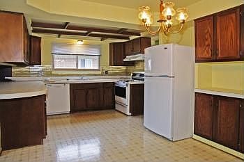 5th image of 7308 Hillsboro Ct