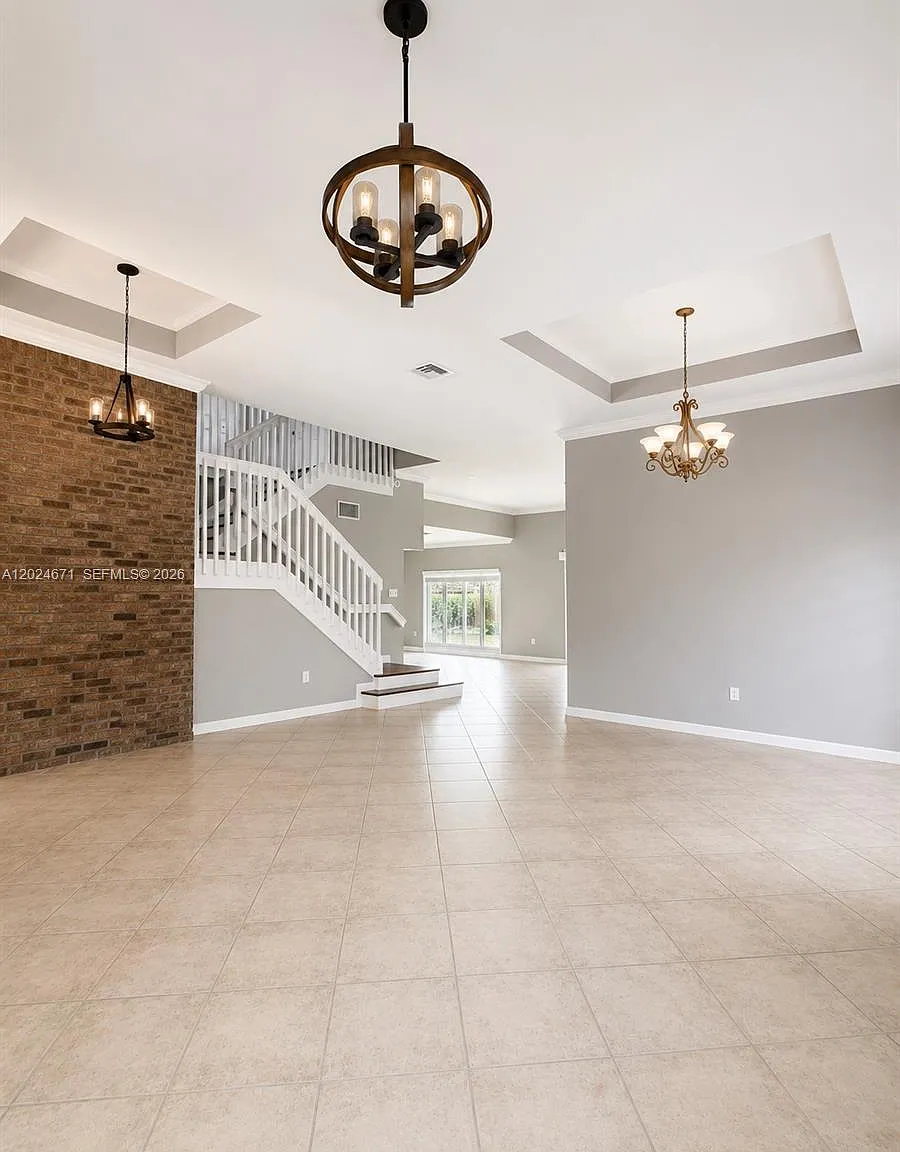 Floridian Bay Estates — Photo 3
