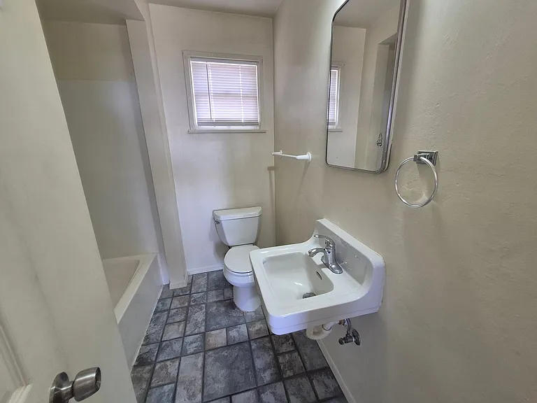 335 S 2nd Ave — Photo 3