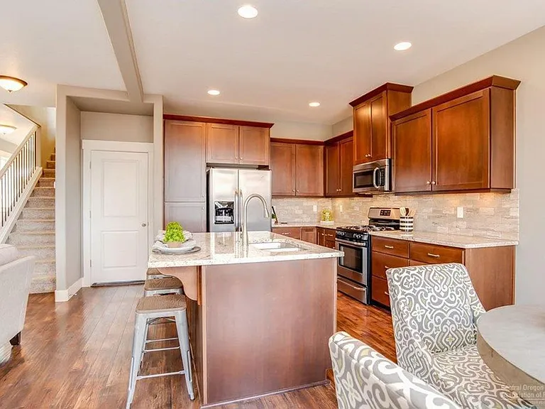 1076 SE Leonel Ln — Photo 8